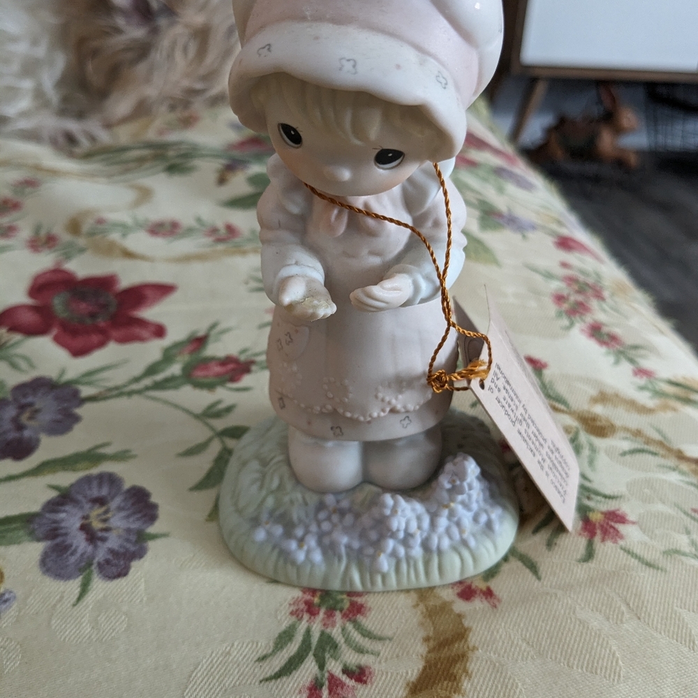 Vintage precious moments little girl ( we are gods workmanship